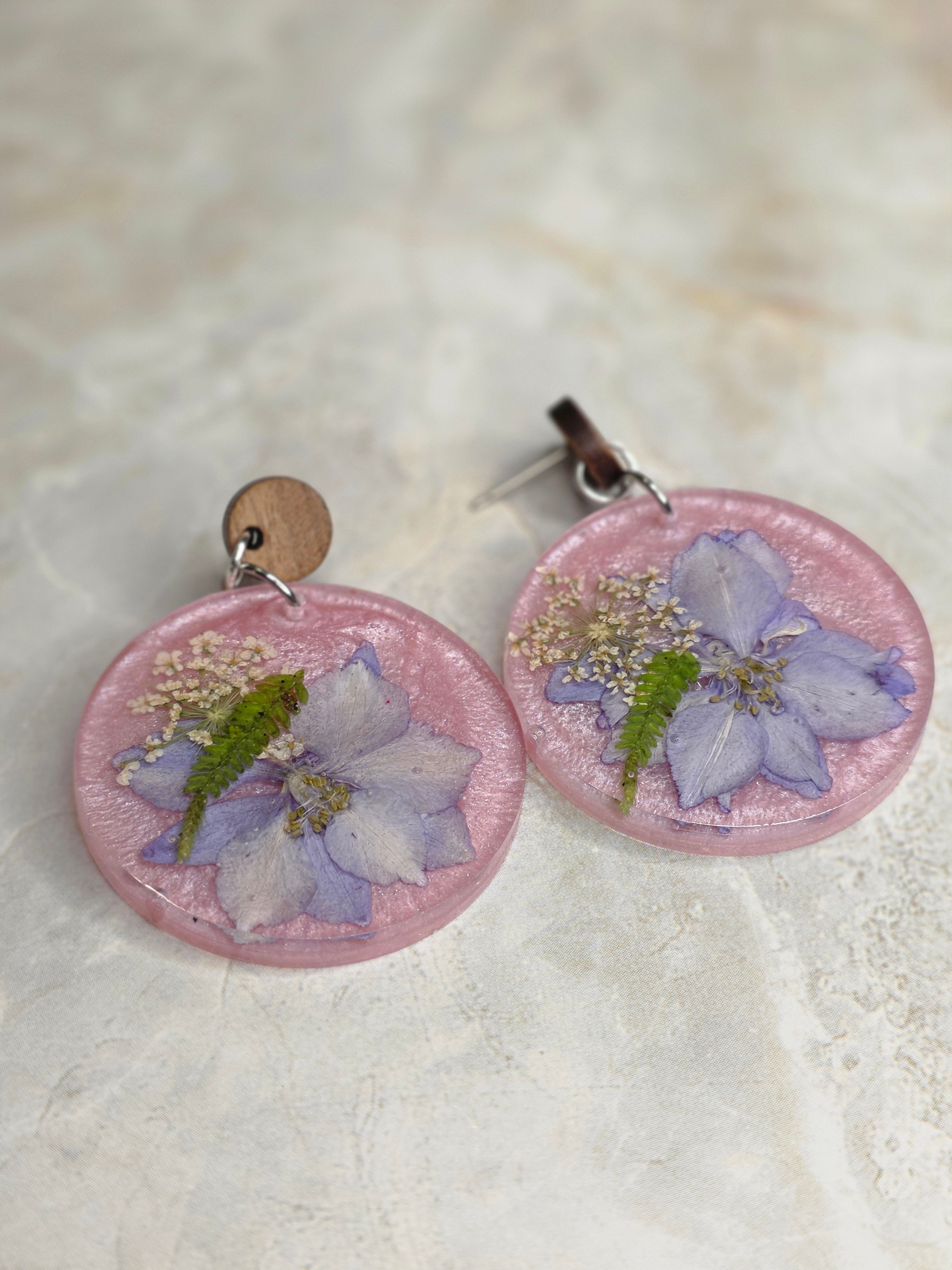 Pressed Flower Resin Earrings – Lavender Bellflower & Queen Anne's Lace