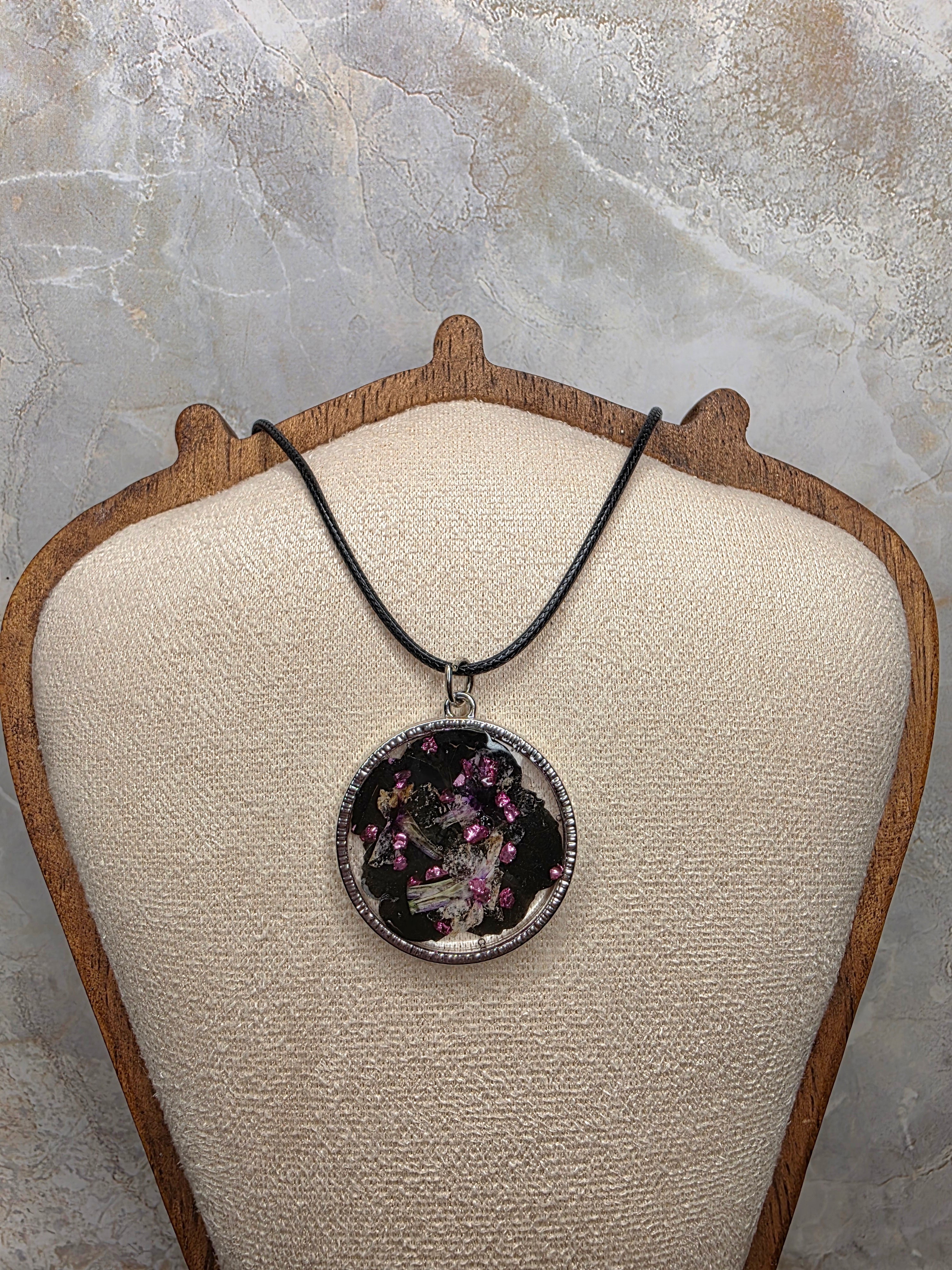 Preserved Flower Round Pendant Necklace